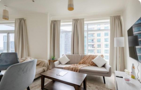 Downtown 2 BR Family Suite Opposite Dubai Mall & Fountain
